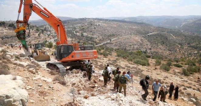 الاحتلال يجرف أراضٍ فلسطينية شمال سلفيت