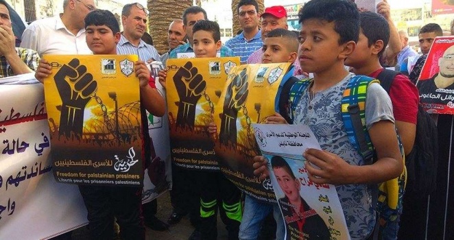 وقفة تضامنية مع الأسرى بنابلس