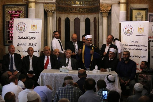 بالصور..آلاف المواطنين يحيون ذكرى الهجرة في الحرم الإبراهيمي