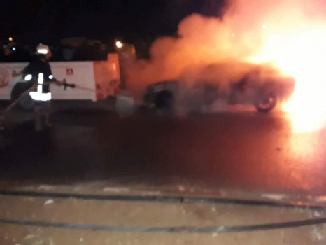 الدفاع المدني يخمد حريق مركبة في جنين