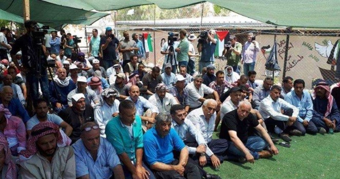 تواصل الاعتصام في الخان الأحمر لليوم الثالث عشر
