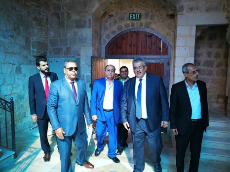 بالصور..محافظ جنين ورئيس سلطة المياه يطلعان على احتياجات بلدة برقين من المشاريع المائية