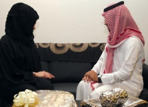 "ماقدرت، أنا تقززت".. صدمة عريس بعد أيام قليلة من زواجه
