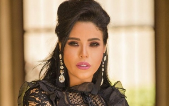 فيديو: لماذا بكتْ أمينة أمام محمد منير؟