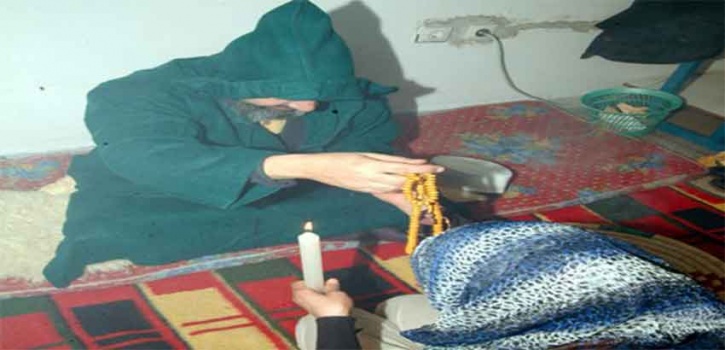 الشرطة تقبض على شخص يشتبه به ممارسة اعمال السحر والشعوذة في الخليل