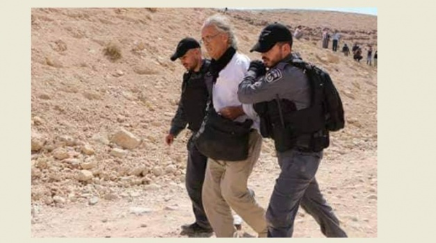 متضامن فرنسي يعلن الإضراب عن الطعام في سجون الاحتلال