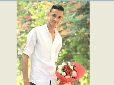 بالصور. الشهيد عماد اشتيوي.. صانع الهدايا يهدي شهادته لأهله وأحبابه