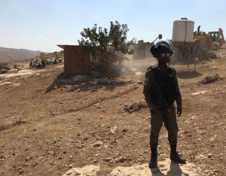 الاحتلال يهدم منشآت سكنية وحظائر في الأغوار