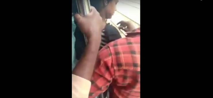 فيديو| لحظة إنقاذ مراهقة من تحت عجلات قطار!