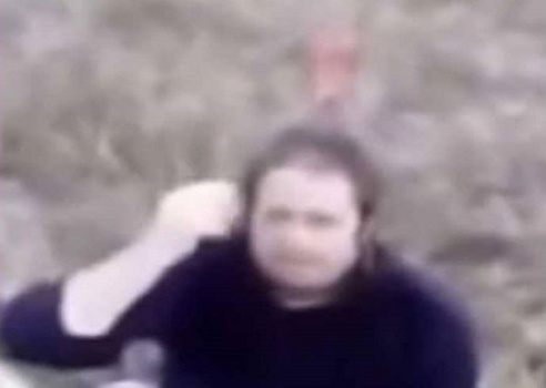 لمساعدته على التنفس.. أراد “فتحة إضافية” فغرس سكيناً في رأسه!