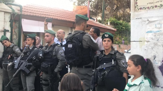 بالصور..الاحتلال يلغي احتفال تكريمٍ لمعلمين في القدس