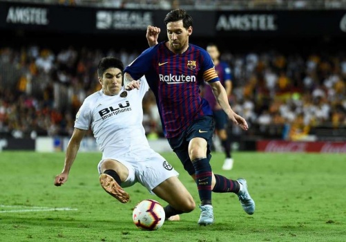 برشلونة يتعادل مع فالنسيا ويفقد صدارة الليجا