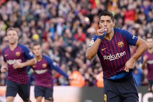 سواريز يقود برشلونة لفوز كبير على ريال مدريد والإنفراد بالصدارة