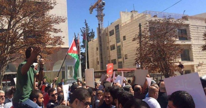 أردنيون يتظاهرون مطالبين باستعادة "الباقورة" و "الغمر" من "إسرائيل"