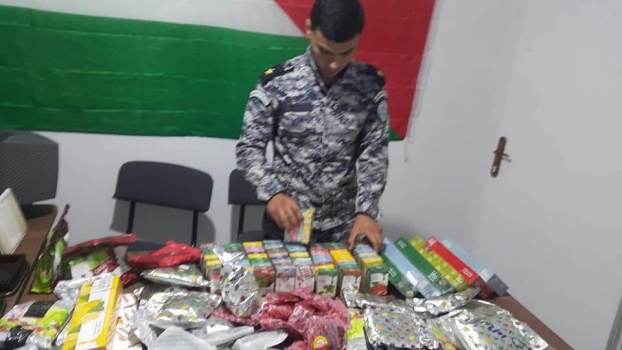بالصور...ضبط كمية كبيرة من الدخان والمعسل المهرب ومواد الخام في محافظة جنين