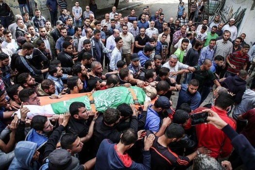 بالصور...تشييع حاشد لخمسة شهداء جمعة "غزة صامدة ولن تركع"