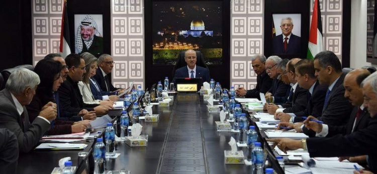 مجلس الوزراء يؤكد تأييده لمواقف الرئيس ودعمه لنتائج اجتماع المجلس المركزي