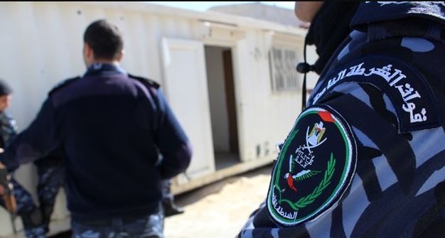 الشرطة تقبض على أم وأطفالها في منتزه رام الله