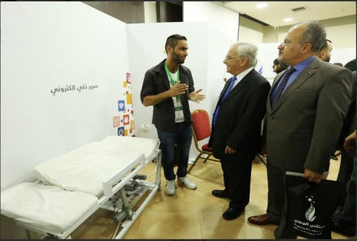 طلبة من القدس المفتوحة يطورون سريرًا ذكيًا لمساعدة المرضى على الحركة أثناء مرضهم