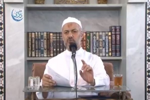 شاهدوا بالفيديو - شيخ سوري: لا يجوز الاختلاط بين الرجال والنساء إلكترونياً