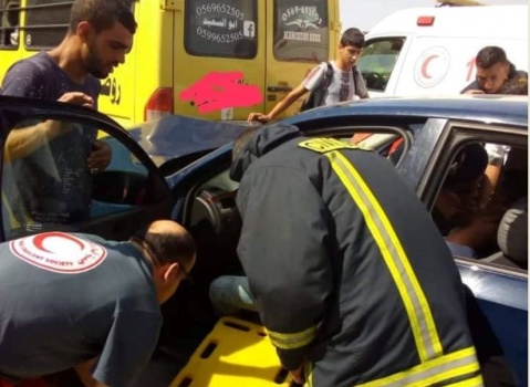 إصابتان بحادث تصادم مركبة مع باص روضة أطفال في اليامون غرب جنين