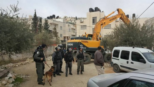الاحتلال يهدم مبنى سكنيا في القدس