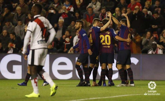سواريز يقود برشلونة لفوز صعب على رايو فاليكانو