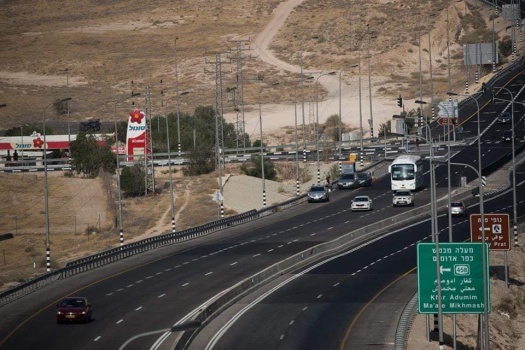 فيديو وصور : إطلاق النار على امرأة بدعوى محاولتها الطعن شرق القدس