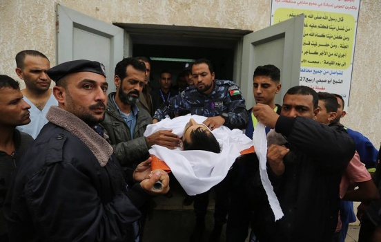 صور..جماهير غزة تشيع جثمان الشهيد قحمان