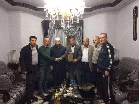 لجنة اعمار مدرسة ذكور سيلة الحارثية الثانوية غرب جنين تكرم متبرع ساهم بإنجاز الطابق الثالث
