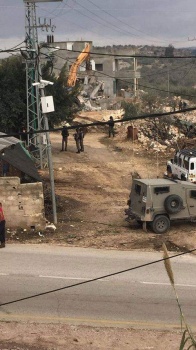 بالصور...الاحتلال يهدم منزلا في تجمع مريحة جنوب غرب جنين