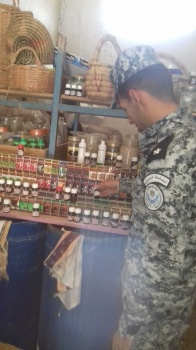 بالصور..ضبط معملاً غير مرخص لتصنيع وإنتاج الأعشاب والزيوت العطرية في جنين
