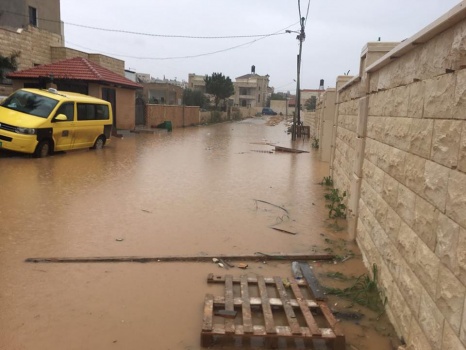 إغلاق طرق وغرق منازل بجنين جراء استمرار المنخفض