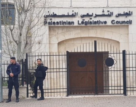 وزير العدل يحذّر من انتحال صفة عضو تشريعي