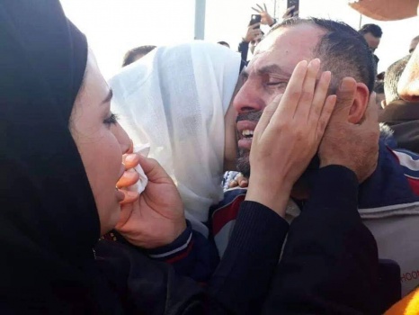 الاحتلال يُفرج عن أسيرين من غزة أمضيا 18 و15 عاماً