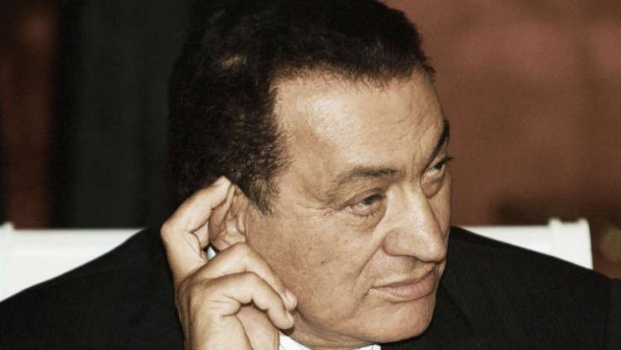 مبارك: أبلغت اسرائيل عن مركب متوجه لغزة