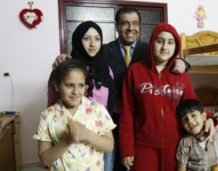 رفض تعويض طبيب قتلت إسرائيل طفلاته الثلاث