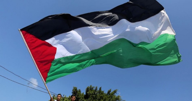 مشروع قانون إسرائيلي لمعاقبة من يرفع العلم الفلسطيني
