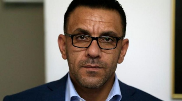 الاحتلال يسلم محافظ القدس أمرا عسكريا بمنع دخول الضفة لمدة 6 أشهر