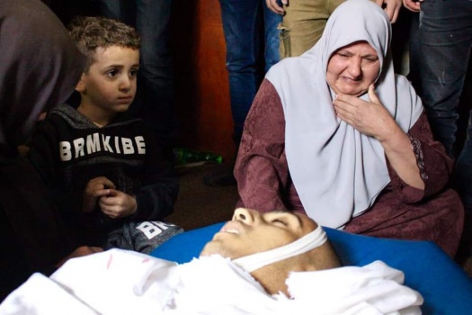 أهالي بلدة إذنا بالخليل يشيعون الشهيد عمر عواودة