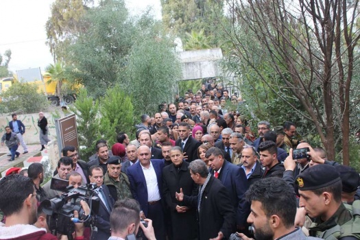 بالصور..الفنان سعدون جابر ومحافظ جنين يضعان أكاليل زهور على أضرحة شهداء الجيش العراقي