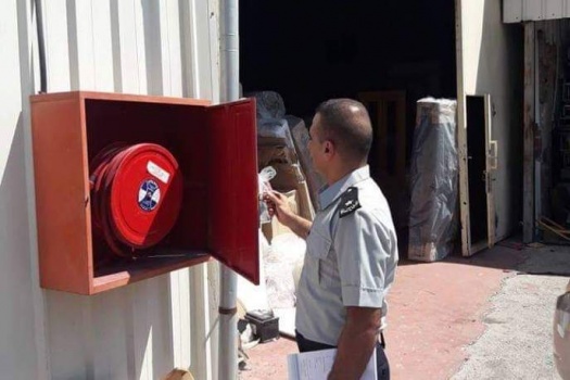 إدارة الوقاية والسلامة العامة تغلق مصنع في جنين وتنفذ 105 جولات ميدانية