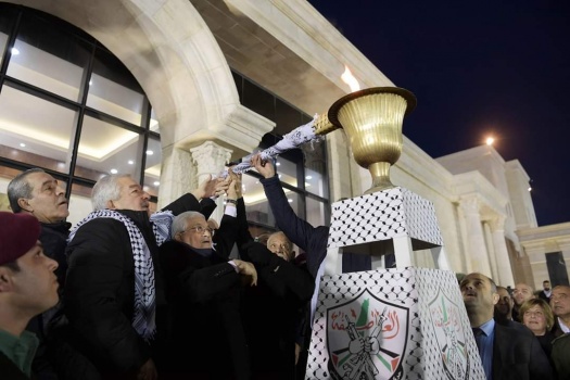 الرئيس خلال إيقاد شعلة الانطلاقة: القدس ليست للبيع وستبقى العاصمة الأبدية لدولة فلسطين