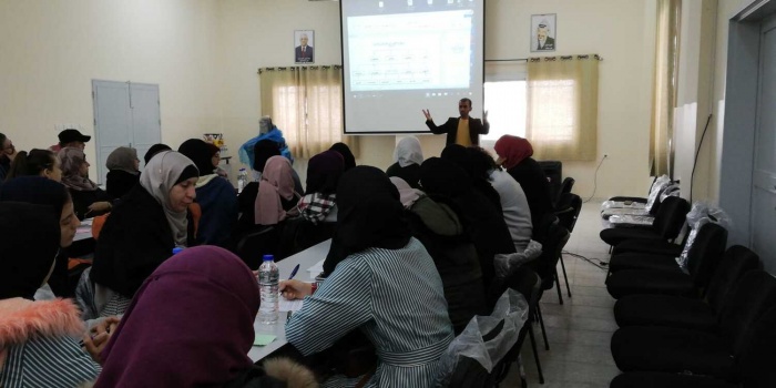 جنين:مديرية التربية والتعليم تختتم ورشة تدريبية بعنوان " أسس كتابة التحقيق الصحفي "