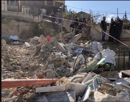 صور- الاحتلال يهدم شقتين في جبل المكبر