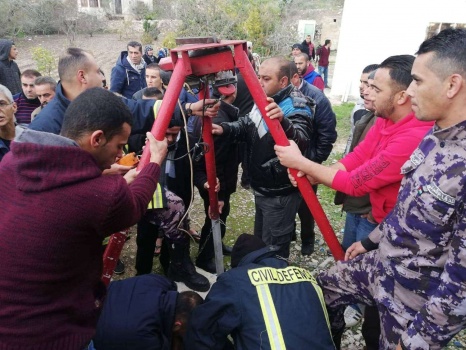 بالصور..إصابة شاب إثر سقوطه داخل بئر ماء في بلدة كفراعي جنوب جنين
