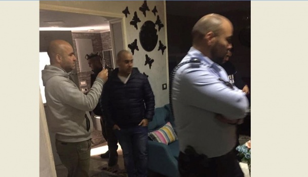 صور..الاحتلال يقتحم منزل محافظ القدس ويأخذ مقاساته