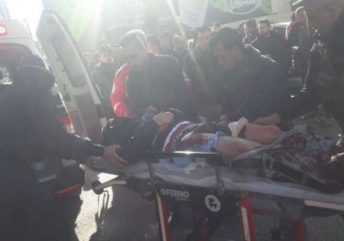 مجهولون يطعنون مفتش بلدية الخليل