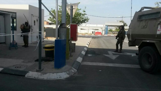 الإحتلال يعتقل شاباً من جنين بزعم حيازته "كوع" على حاجز الجلمة