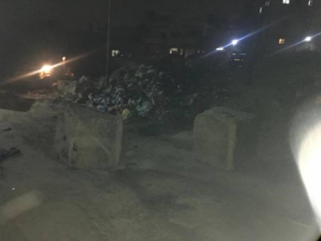 صور| إغلاق مداخل مخيم قلنديا بوجه المركبات